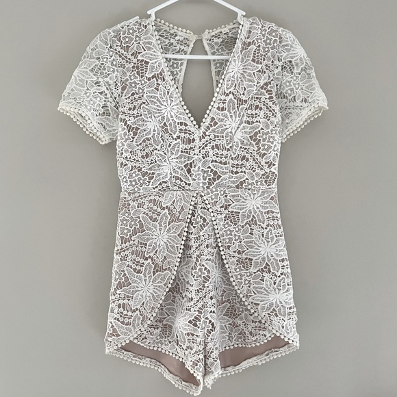 Love Tree White Lace Romper Size Small - Picture 1 of 5